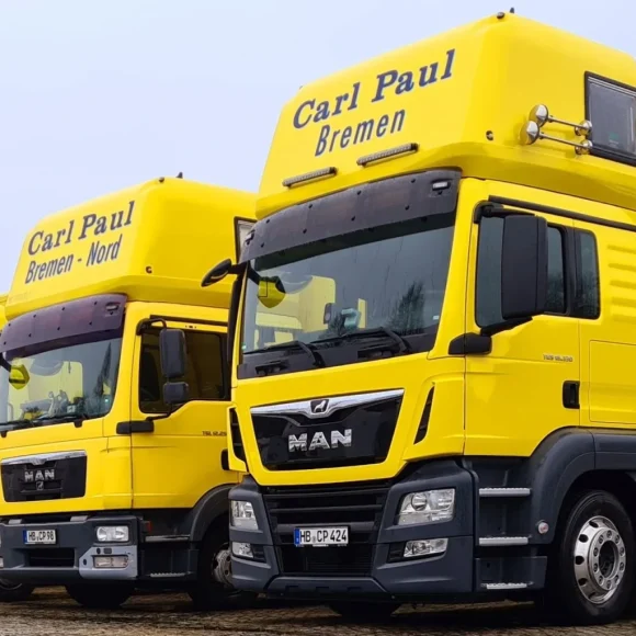 Gelbe Möbelwagen von Carl Paul